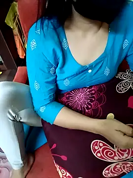 Snapshot of yourtamilcouple chatting on April 7, 2026, 1:57 pm yourtamilcouple online show from April 7, 2026, 1:57 pm