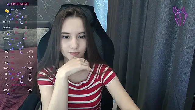 Snapshot of Alice_Weiss chatting on July 7, 2026, 9:24 am Alice Weiss online show from July 7, 2026, 9:24 am