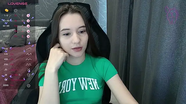 Snapshot of Alice_Weiss chatting on July 17, 2026, 9:28 am Alice Weiss online show from July 17, 2026, 9:28 am
