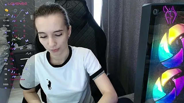 Alice Weiss online show from April 13, 2026, 9:02 am