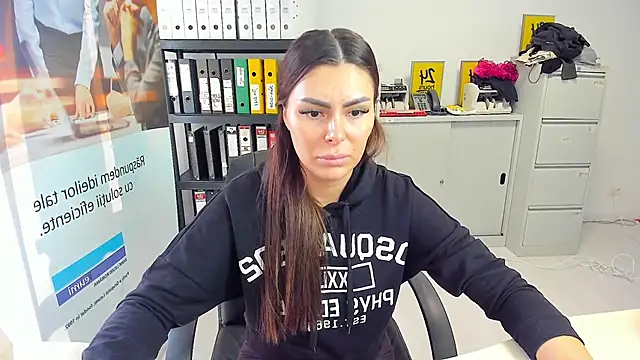 kilenyapatrice online show from March 18, 2025, 1:01 pm