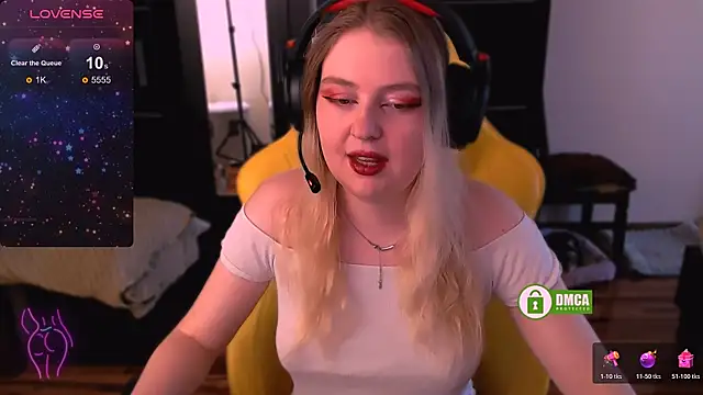 Snapshot of EvaAndLilith chatting on December 4, 2025, 9:30 am EvaAndLilith online show from December 4, 2025, 9:30 am