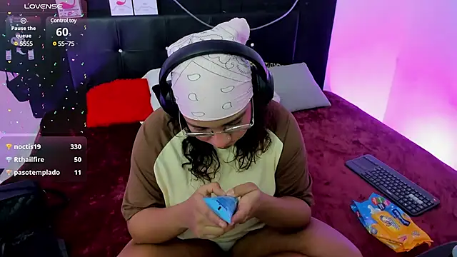 Snapshot of im_angels77 chatting on February 21, 2025, 4:51 am im angels77 online show from February 21, 2025, 4:51 am