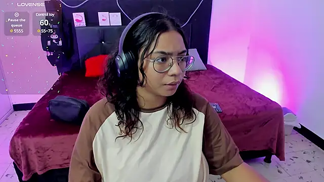 Snapshot of im_angels77 chatting on February 21, 2025, 1:44 am im angels77 online show from February 21, 2025, 1:44 am