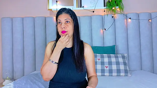 Snapshot of JaylaScott__ chatting on October 14, 2025, 11:44 am JaylaScott online show from October 14, 2025, 11:44 am
