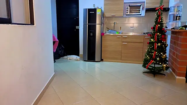 zaraycloover online show from November 30, 2025, 9:59 pm