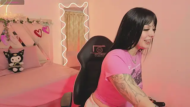 hina tay online show from December 5, 2025, 3:16 am