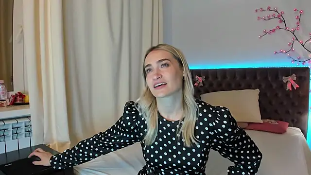 KateOwyns online show from May 18, 2026, 11:59 am