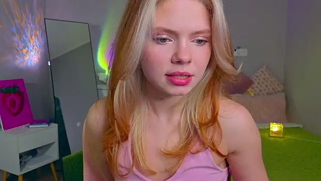 Snapshot of Red__Candy chatting on November 12, 2025, 12:09 pm Red Candy online show from November 12, 2025, 12:09 pm