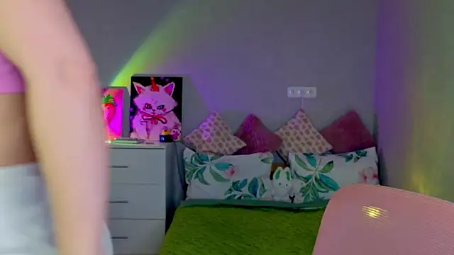 Snapshot of Red__Candy chatting on October 21, 2025, 2:16 pm Red Candy online show from October 21, 2025, 2:16 pm