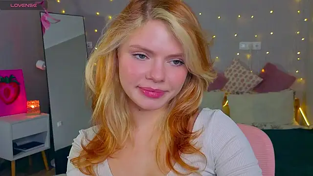 Snapshot of Red__Candy chatting on December 2, 2025, 9:22 am Red Candy online show from December 2, 2025, 9:22 am