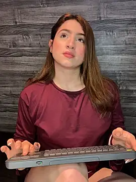 Snapshot of kamel-ayesha chatting on February 25, 2025, 1:10 pm kamel-ayesha online show from February 25, 2025, 1:10 pm