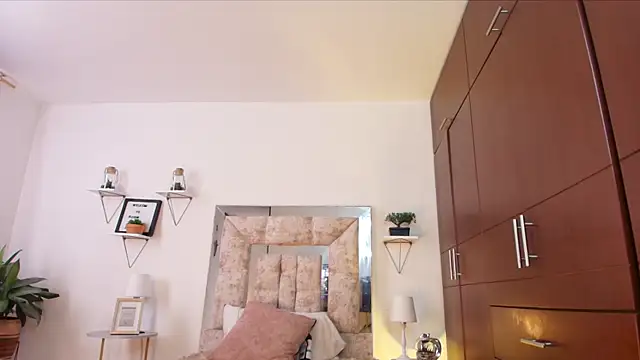 Snapshot of vianca_cruzz chatting on October 9, 2025, 1:44 pm vianca cruzz online show from October 9, 2025, 1:44 pm