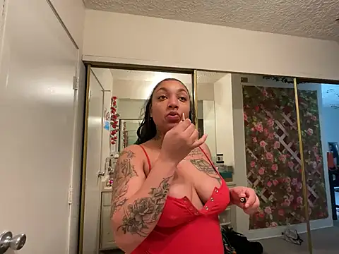 Snapshot of GoddessNih chatting on January 14, 2026, 12:47 am GoddessNih online show from January 14, 2026, 12:47 am