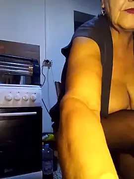 Snapshot of Ely_Elenita chatting on November 8, 2025, 6:39 am Ely Elenita online show from November 8, 2025, 6:39 am