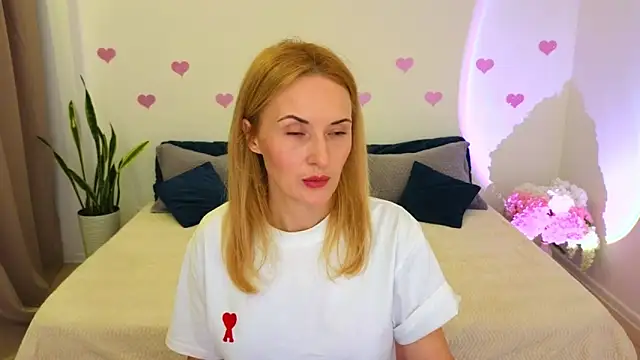 Snapshot of AlisssaRose chatting on February 14, 2026, 8:42 pm AlisssaRose online show from February 14, 2026, 8:42 pm