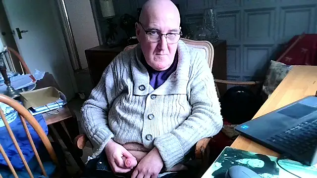 Adamdaddybear online show from February 17, 2025, 1:22 pm