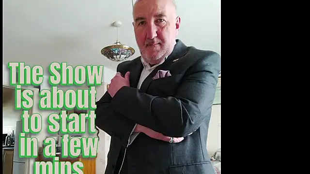 Snapshot of Adamdaddybear chatting on June 7, 2026, 7:24 am Adamdaddybear online show from June 7, 2026, 7:24 am