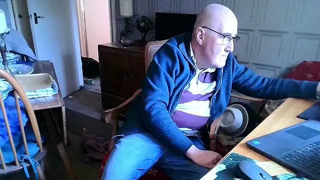 Adamdaddybear online show from February 2, 2025, 1:41 pm