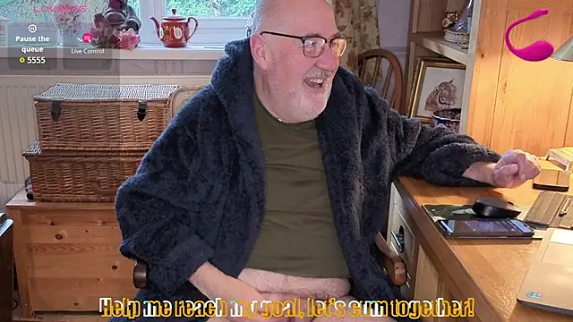 Snapshot of Adamdaddybear chatting on February 8, 2026, 9:07 am Adamdaddybear online show from February 8, 2026, 9:07 am