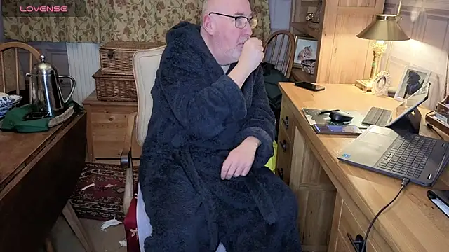 Snapshot of Adamdaddybear chatting on January 15, 2026, 7:56 am Adamdaddybear online show from January 15, 2026, 7:56 am