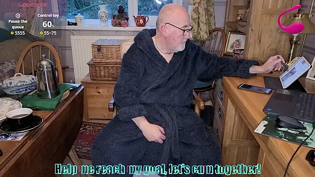 Snapshot of Adamdaddybear chatting on January 9, 2026, 8:21 am Adamdaddybear online show from January 9, 2026, 8:21 am