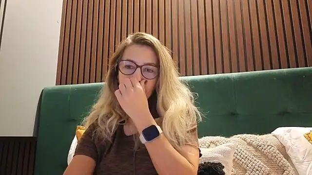 Snapshot of SukyGirl chatting on November 12, 2025, 11:03 am SukyGirl online show from November 12, 2025, 11:03 am