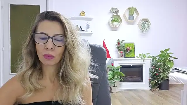 Snapshot of SukyGirl chatting on November 28, 2025, 9:20 am SukyGirl online show from November 28, 2025, 9:20 am