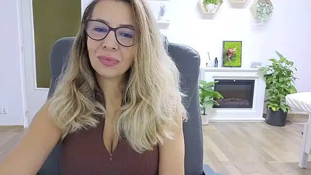 Snapshot of SukyGirl chatting on November 13, 2025, 8:18 am SukyGirl online show from November 13, 2025, 8:18 am