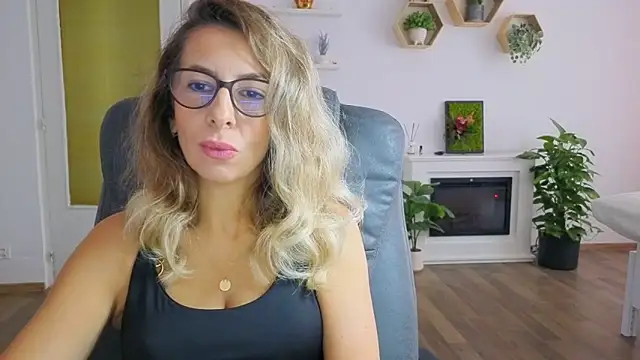 Snapshot of SukyGirl chatting on October 28, 2025, 7:51 am SukyGirl online show from October 28, 2025, 7:51 am