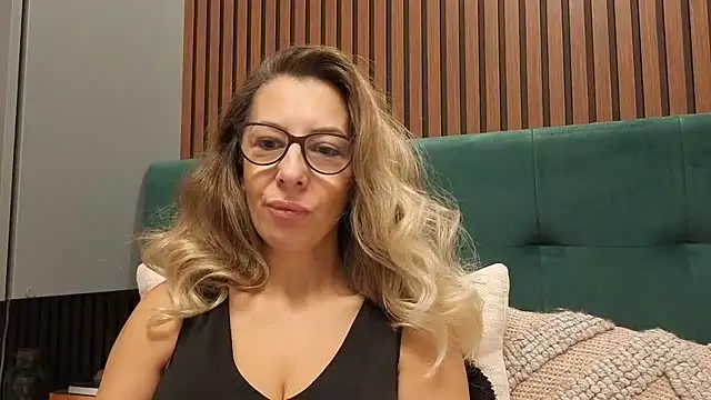 Snapshot of SukyGirl chatting on November 26, 2025, 11:21 am SukyGirl online show from November 26, 2025, 11:21 am