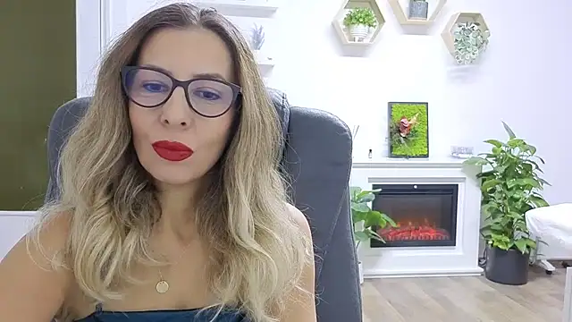 Snapshot of SukyGirl chatting on November 7, 2025, 8:19 am SukyGirl online show from November 7, 2025, 8:19 am