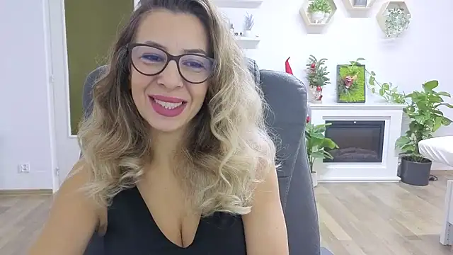 Snapshot of SukyGirl chatting on November 25, 2025, 8:58 am SukyGirl online show from November 25, 2025, 8:58 am