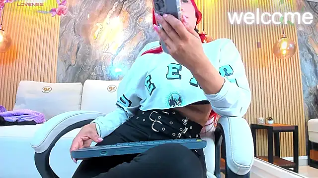 Snapshot of ella_harper chatting on November 28, 2025, 1:50 am ella harper online show from November 28, 2025, 1:50 am