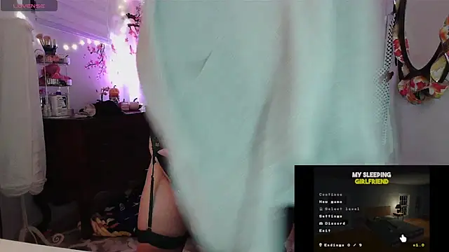 Snapshot of Sweetleeahxx chatting on December 13, 2025, 11:11 pm Sweetleeahxx online show from December 13, 2025, 11:11 pm