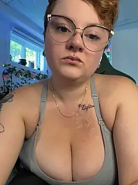 Snapshot of Sweetleeahxx chatting on July 3, 2026, 12:11 pm Sweetleeahxx online show from July 3, 2026, 12:11 pm