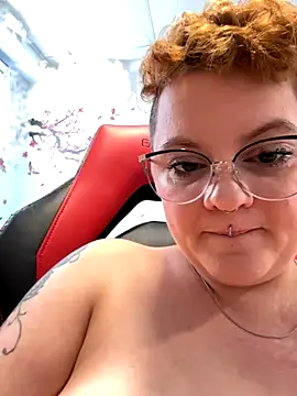 Snapshot of Sweetleeahxx chatting on December 4, 2025, 3:11 pm Sweetleeahxx online show from December 4, 2025, 3:11 pm