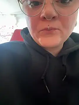 Snapshot of Sweetleeahxx chatting on December 5, 2025, 2:48 pm Sweetleeahxx online show from December 5, 2025, 2:48 pm