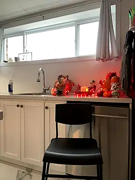 Snapshot of Sweetleeahxx chatting on October 31, 2025, 2:24 pm Sweetleeahxx online show from October 31, 2025, 2:24 pm