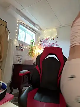 Snapshot of Sweetleeahxx chatting on September 23, 2025, 12:45 pm Sweetleeahxx online show from September 23, 2025, 12:45 pm