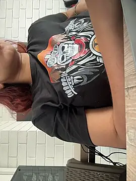 Miapeyton online show from October 3, 2025, 4:19 pm