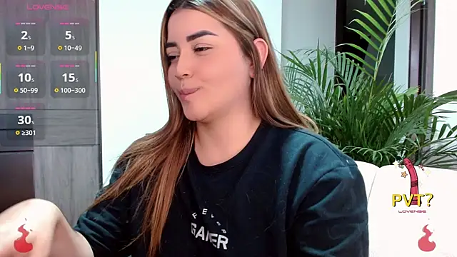 Snapshot of Lucia_star__ chatting on November 9, 2025, 7:18 pm Lucia star online show from November 9, 2025, 7:18 pm