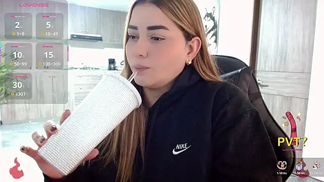 Snapshot of Lucia_star__ chatting on December 5, 2025, 12:21 am Lucia star online show from December 5, 2025, 12:21 am