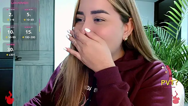 Snapshot of Lucia_star__ chatting on November 11, 2025, 1:33 am Lucia star online show from November 11, 2025, 1:33 am