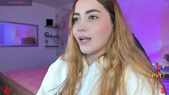 Snapshot of Lucia_star__ chatting on February 12, 2025, 2:56 am Lucia star online show from February 12, 2025, 2:56 am