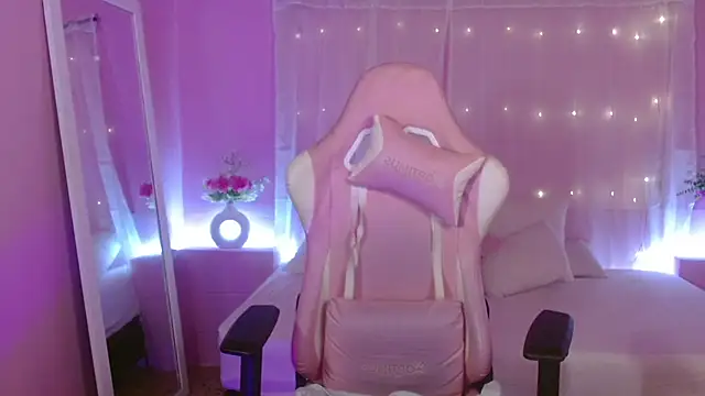 IvyBliss8 online show from May 12, 2026, 9:32 pm