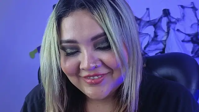 Snapshot of Agatha_humidity chatting on October 26, 2025, 5:19 am Agatha humidity online show from October 26, 2025, 5:19 am