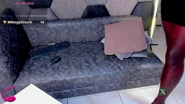 Snapshot of Latrellx7 chatting on January 9, 2026, 2:07 am Latrellx7 online show from January 9, 2026, 2:07 am