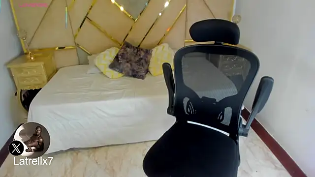 Snapshot of Latrellx7 chatting on November 3, 2025, 3:23 am Latrellx7 online show from November 3, 2025, 3:23 am