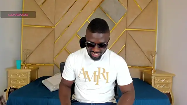 Snapshot of Latrellx7 chatting on October 27, 2025, 3:07 am Latrellx7 online show from October 27, 2025, 3:07 am